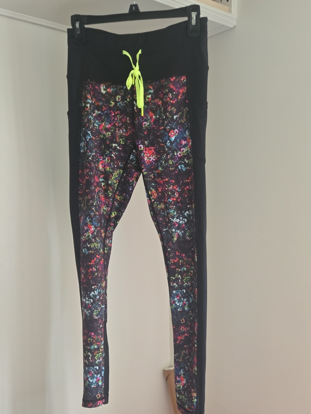 Women's Zella Black Floral Print Leggings with Neon Yellow Drawstring Size M